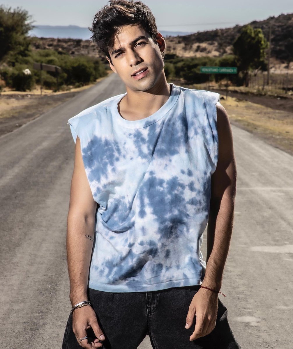 Y es que tú no lo sabes, pero solo verte, me hace tanto bien. <a href="/lalobrito/">Lalo Brito</a> 
🐼❤️😃✌🏻