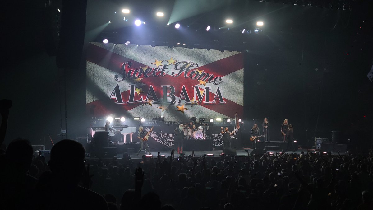 Bojangles337's tweet photo. That was such a great show @Skynyrd 

Thank you for coming to Lafayette and I hope yall enjoy some of our food ❤️ https://t.co/uyMrrbNekh