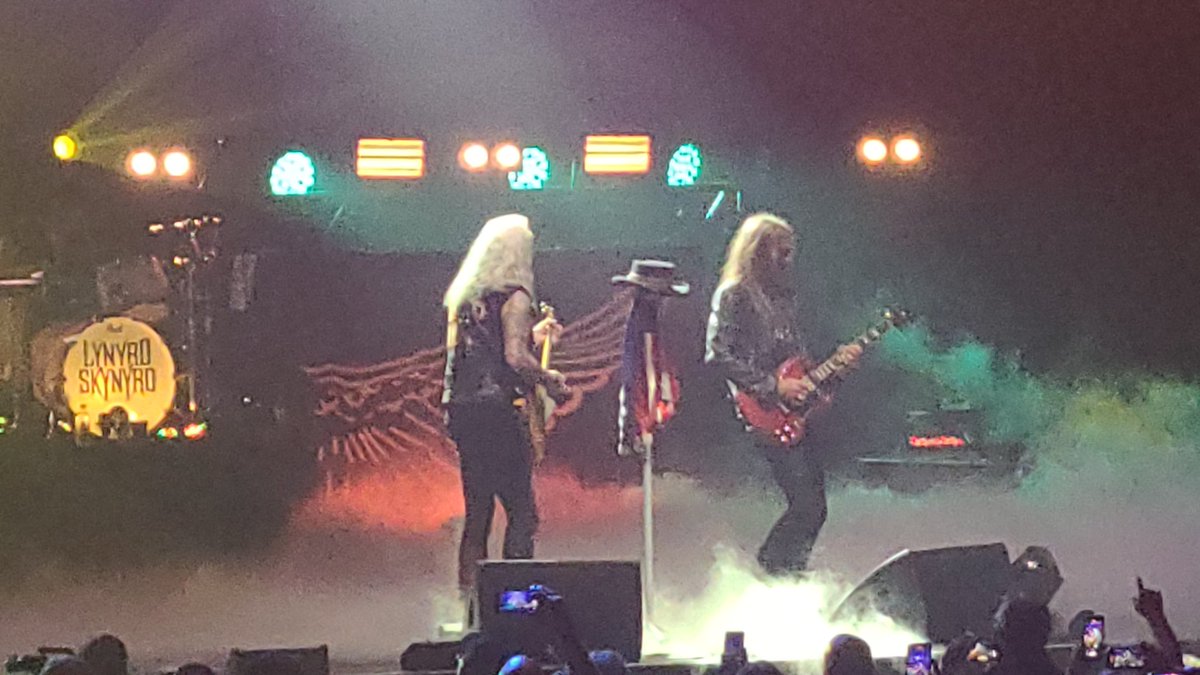 Bojangles337's tweet photo. That was such a great show @Skynyrd 

Thank you for coming to Lafayette and I hope yall enjoy some of our food ❤️ https://t.co/uyMrrbNekh