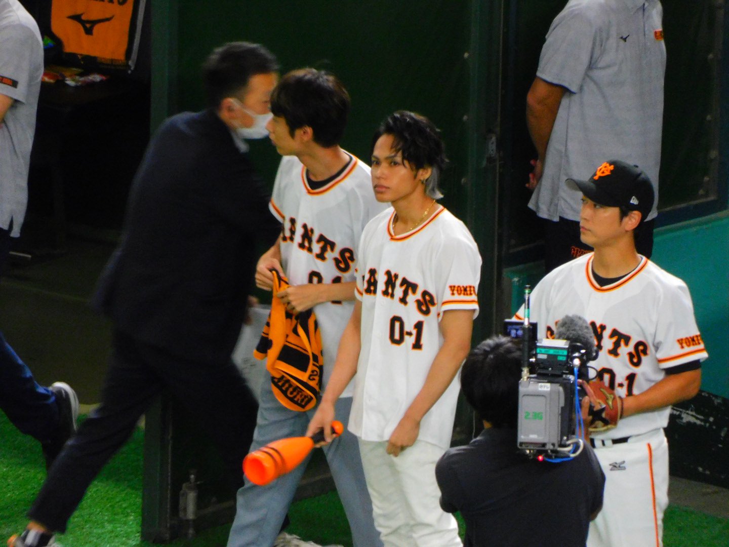 FcRRY-naIAA5cdr?format=jpg&name=large