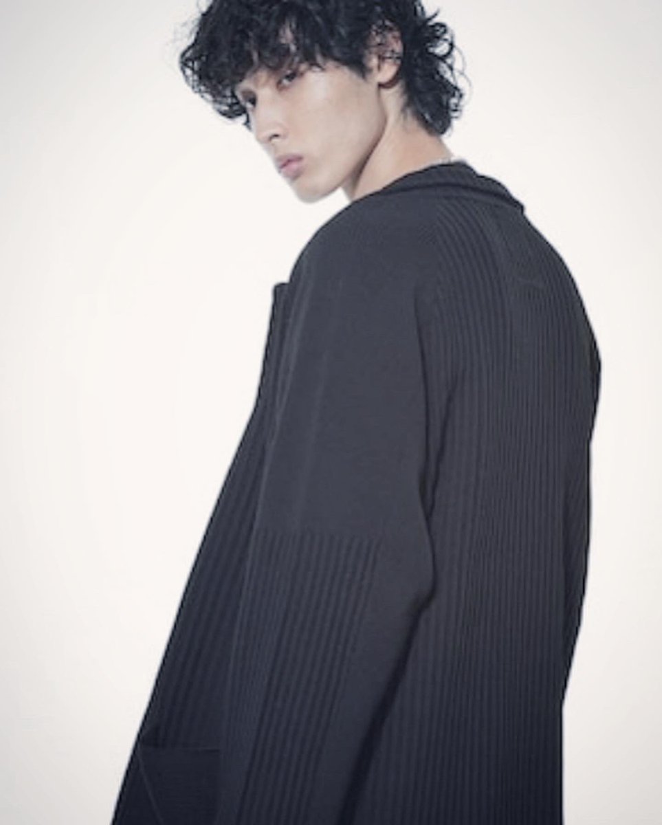 syte_etys's tweet photo. 【New arrival】12G Spritzy Plain Stitches ストレッチ性に富んだスポーティトレンドなニットウェア
プリーツ編みとガーター編みの横編み縦編みの切り替え
#theshopyohjiyamamoto
#yohjiyamamoto
#syteyohjiyamamoto 
#yohjiyamamotopourhomme
#ys #y3 #syte 
#ヨウジヤマモト #polyesterknit https://t.co/poesdyXmVM