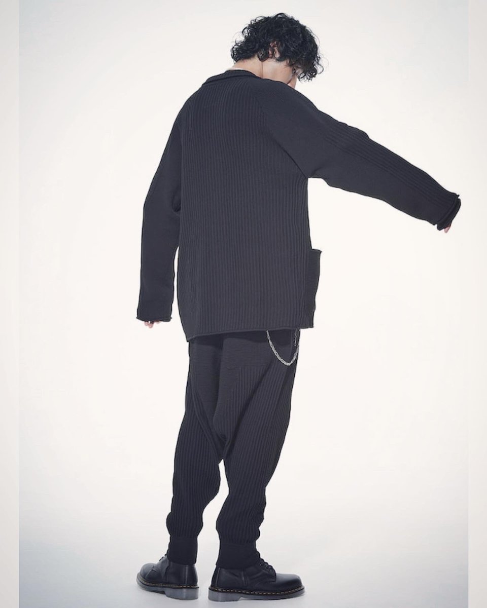syte_etys's tweet photo. 【New arrival】12G Spritzy Plain Stitches ストレッチ性に富んだスポーティトレンドなニットウェア
プリーツ編みとガーター編みの横編み縦編みの切り替え
#theshopyohjiyamamoto
#yohjiyamamoto
#syteyohjiyamamoto 
#yohjiyamamotopourhomme
#ys #y3 #syte 
#ヨウジヤマモト #polyesterknit https://t.co/poesdyXmVM