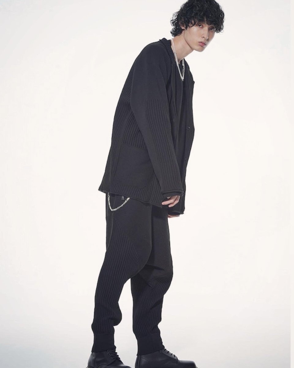 syte_etys's tweet photo. 【New arrival】12G Spritzy Plain Stitches ストレッチ性に富んだスポーティトレンドなニットウェア
プリーツ編みとガーター編みの横編み縦編みの切り替え
#theshopyohjiyamamoto
#yohjiyamamoto
#syteyohjiyamamoto 
#yohjiyamamotopourhomme
#ys #y3 #syte 
#ヨウジヤマモト #polyesterknit https://t.co/poesdyXmVM