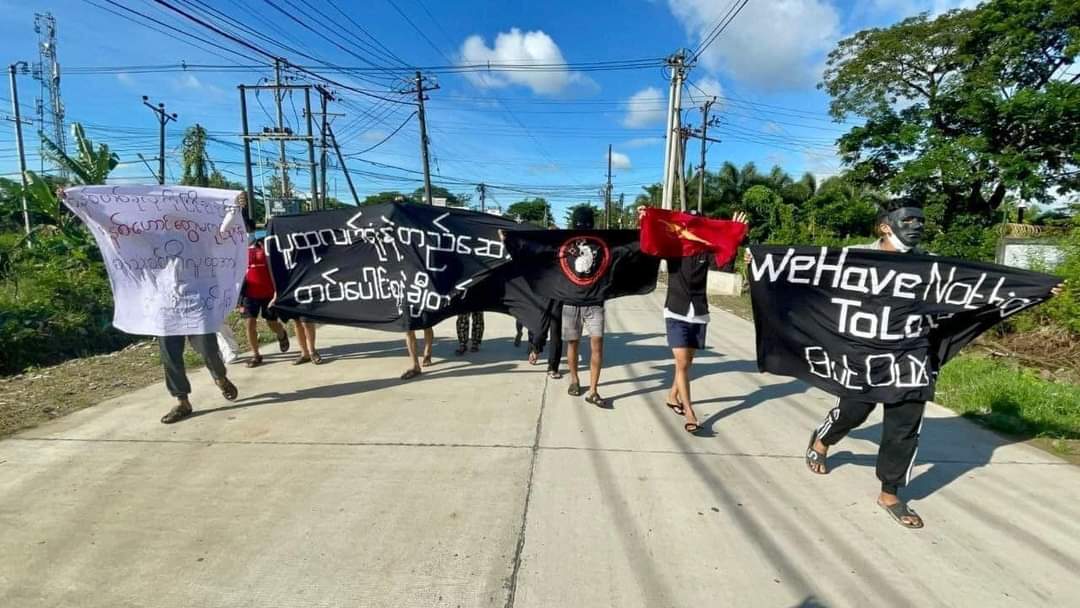 GenStrikeCom's tweet photo. ရန်ကုန်တွင် စစ်အာဏာရှင်စနစ် ဆန့်ကျင်ရေးလှုပ်ရှားမှု ပြုလုပ်

"We have nothing to LOSE, but CHAINS" 

Strike in Yangon on Sept 7th, 2022. https://t.co/38gsxYkwlf