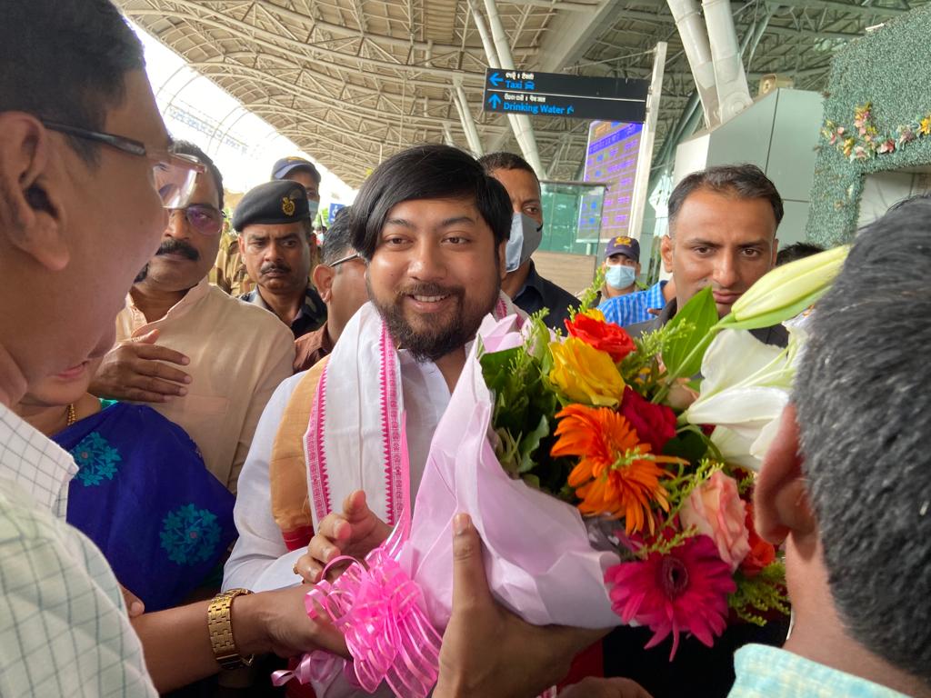 NYKS Odisha (@nyks_odisha) on Twitter photo NYKS Odisha, State Office Staff Welcomed Hon'ble Minister of State, Youth Affairs and Sports, Govt. of India at BPI Airport, Bhubaneswar today. @NYKS_Odisha @Nyksindia <a href="/YASMinistry/">YAS Ministry</a> <a href="/ianuragthakur/">Anurag Thakur</a> <a href="/NisithPramanik/">Nisith Pramanik</a> NYKS Odisha, State Office Staff Welcomed Hon'ble Minister of State, Youth Affairs and Sports, Govt. of India at BPI Airport, Bhubaneswar today. @NYKS_Odisha @Nyksindia <a href="/YASMinistry/">YAS Ministry</a> <a href="/ianuragthakur/">Anurag Thakur</a> <a href="/NisithPramanik/">Nisith Pramanik</a>