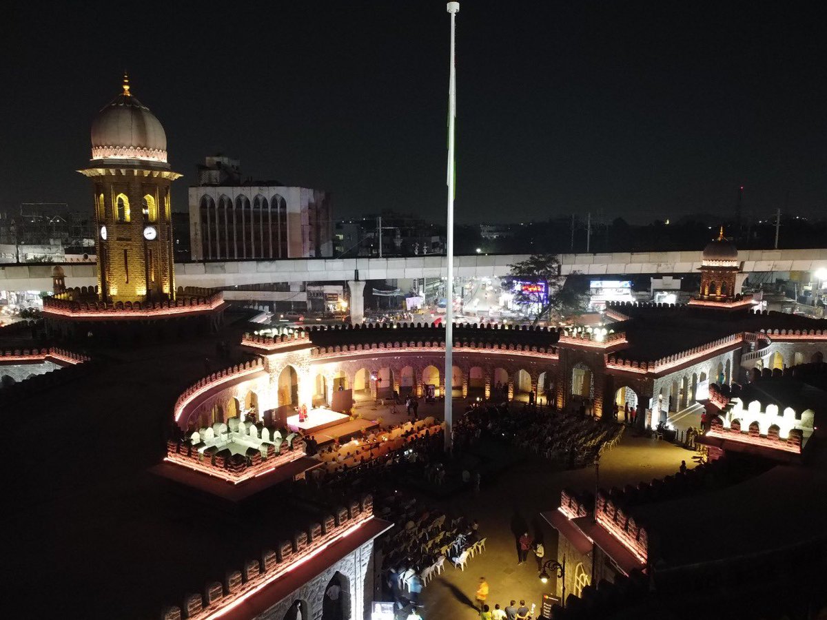 kbiqbal777's tweet photo. @arvindkumar_ias @GHMCOnline @ZC_Khairatabad More Great picture , capture by @Govind_Nrn 😊💐 https://t.co/eOSOtcJvMY