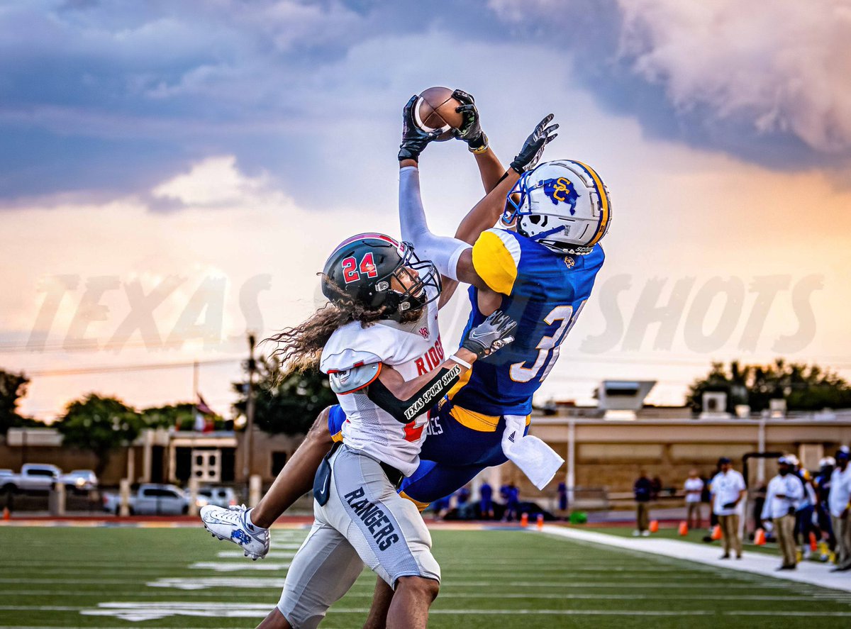 Bean top 😮‍💨 (<a href="/texassportshots/">Mike Quintero</a> for the picture)