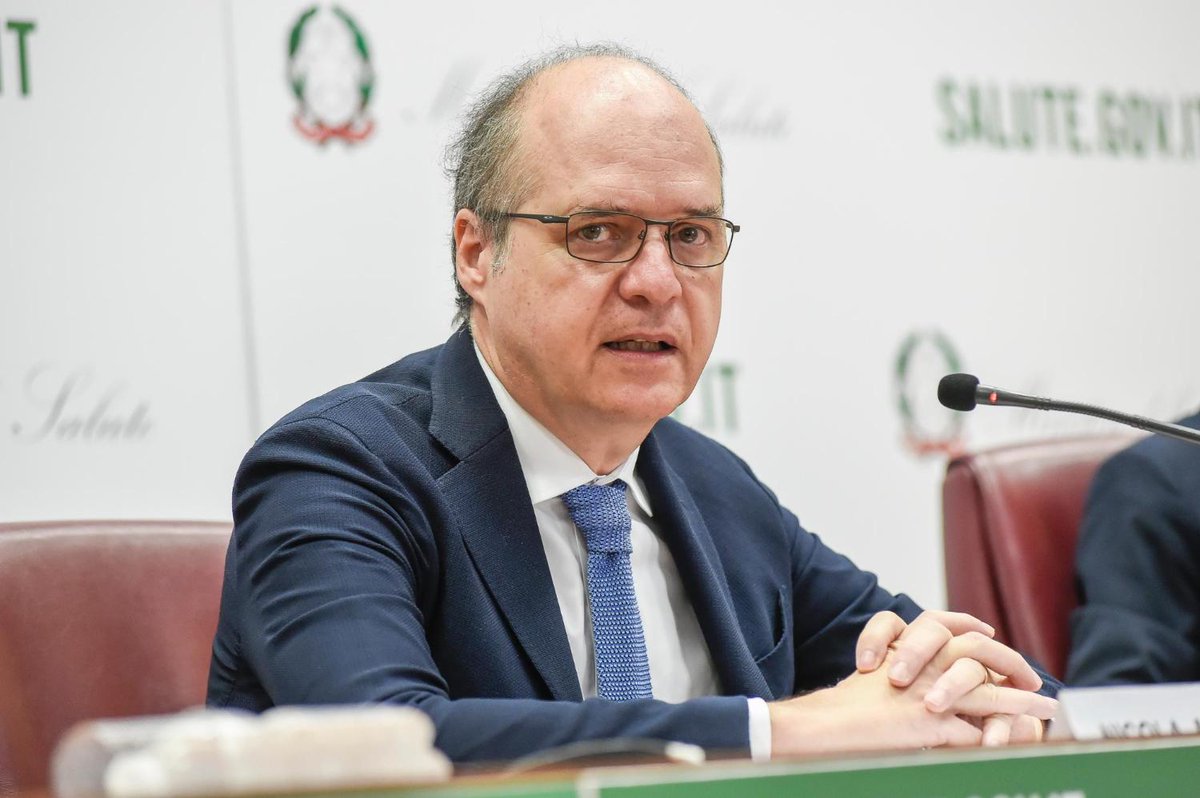 sole24ore's tweet photo. 🔸 #Vaccini, da lunedì al via le prenotazioni con i #bivalenti: https://t.co/p2dRKIy34e.
➡️ Sono per categorie a rischio ma anche gli #under60 possono farli.
🗣️ Lo ha detto il direttore generale dell’Agenzia Italiana del Farmaco (#Aifa), #NicolaMagrini.
#Covid #Italia https://t.co/m3zbzT720d
