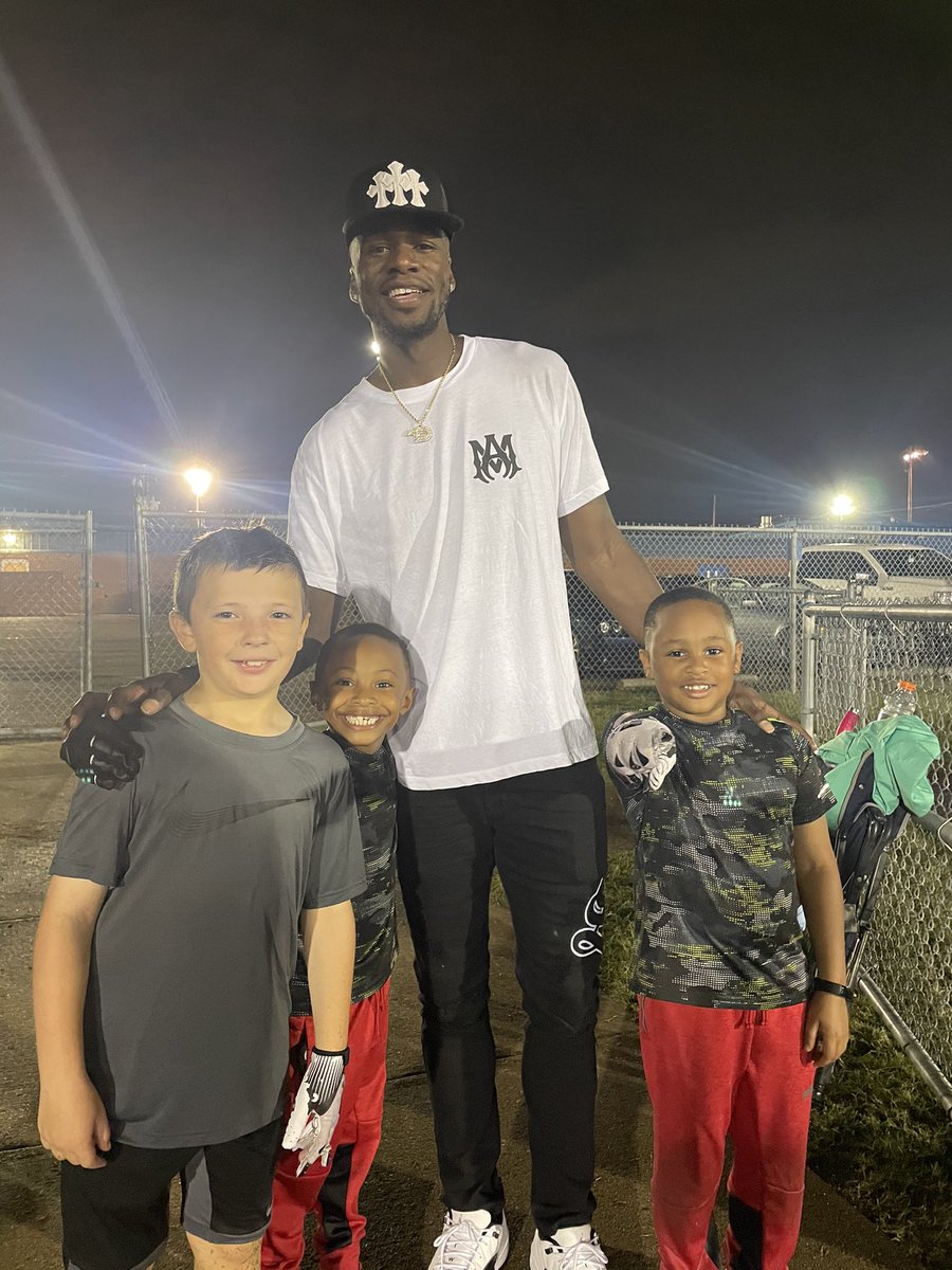 PricePounds's tweet photo. Mossed on @TerenceDavisJr tonight then he wanted a pic with me https://t.co/u6E1sql7uH