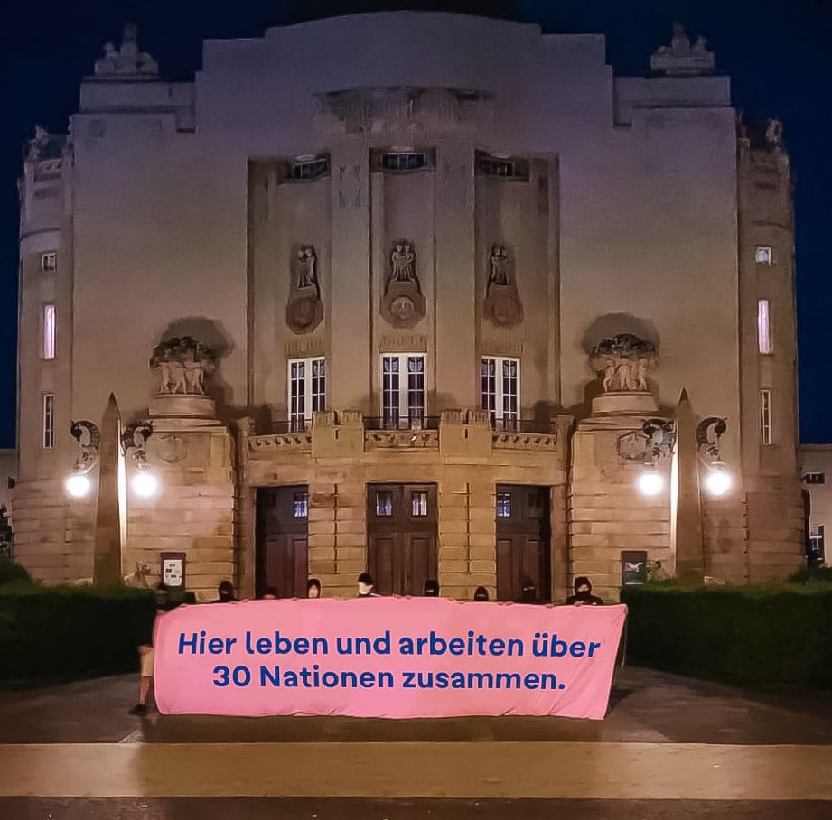 Das Staatstheater Cottbus ist keine Kulisse für fremdenfeindliche Parolen, denn...

#staatstheatercottbus #cottbus