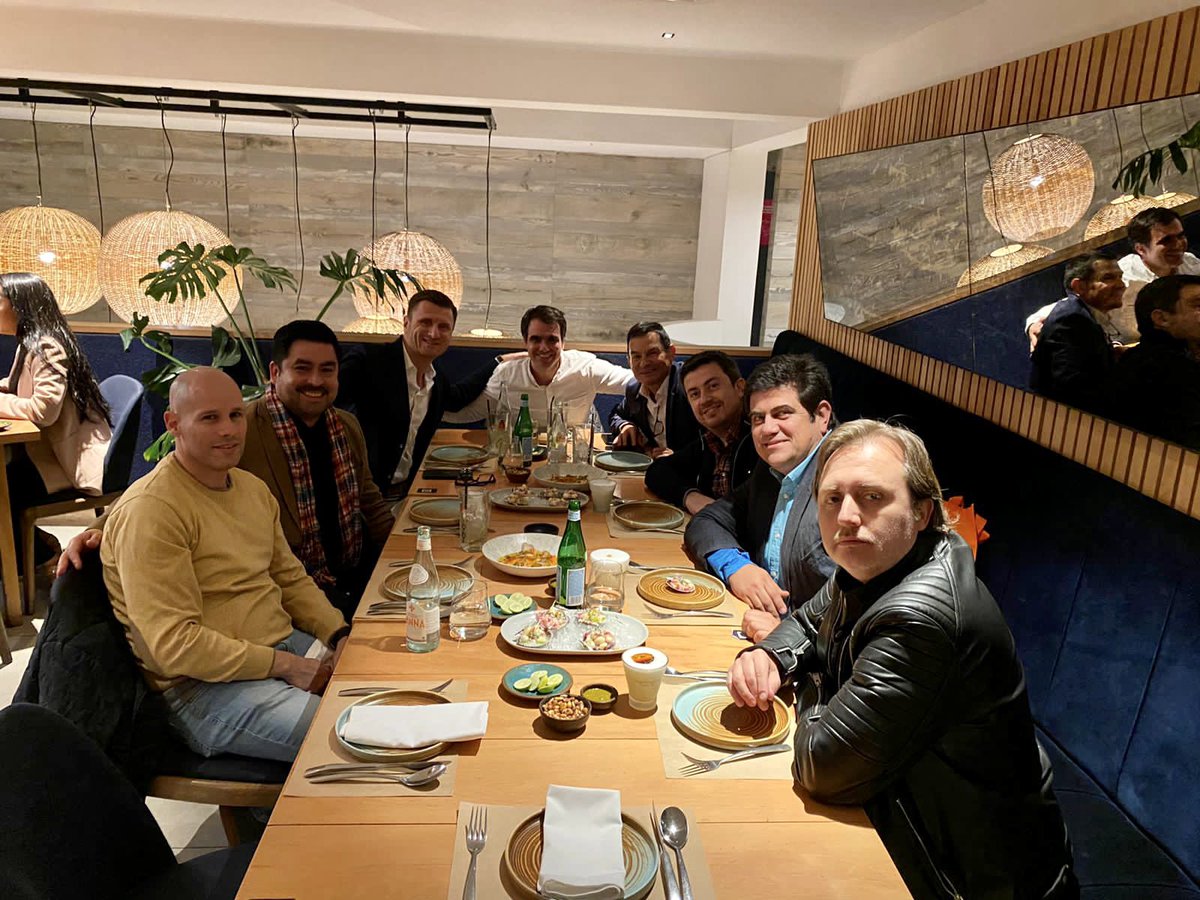 Que bueno el IV curso de EndoUro <a href="/filialendouro/">Filial de Endourología Chile - SCHU</a> cena con los invitados presenciales <a href="/PabloNContreras/">Pablo Contreras</a> y JPGigli junto a <a href="/faguilab/">Felipe Aguila</a> <a href="/bvivaldi/">Bruno Vivaldi</a> MarioNavarro <a href="/DrRamiroVargas1/">Dr. Ramiro Vargas</a> <a href="/natxo73/">Dr Ignacio Morales Dinamarca</a> Faltaron <a href="/FelipePauchard/">Felipe Pauchard</a> y <a href="/DrDomenechUro/">Alfredo Domenech</a>