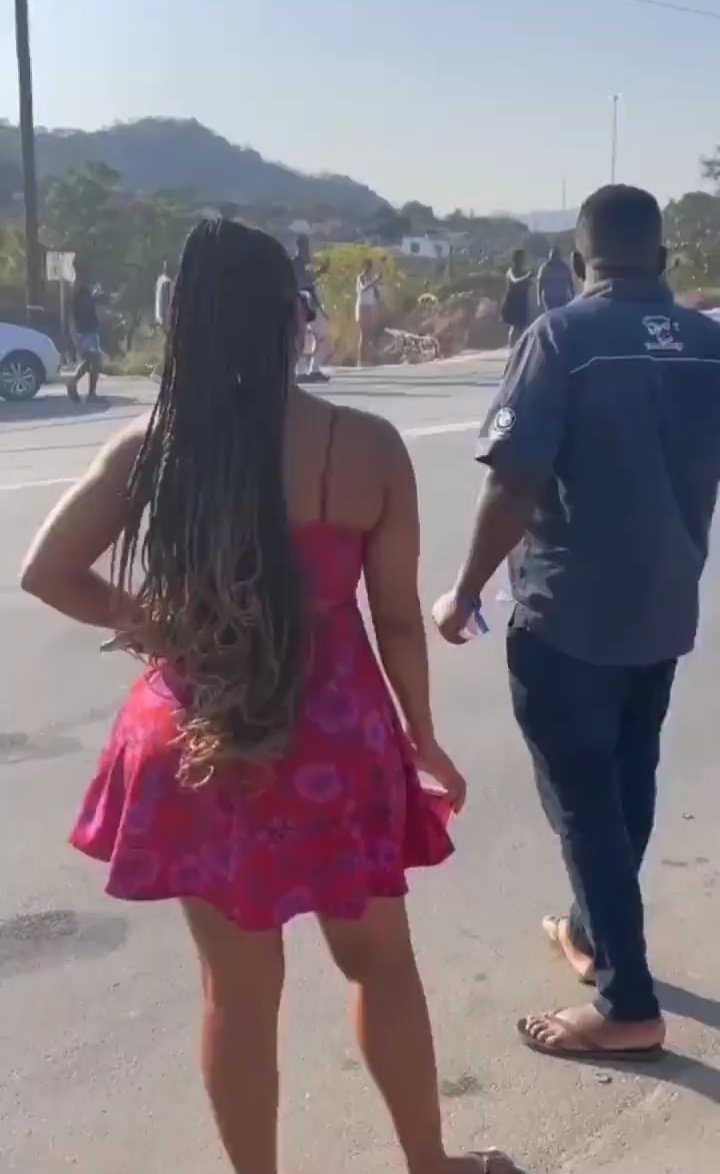 SmokeyZar's tweet photo. @kulanicool I'm only interested in her, I'm surprised the cameraman wasn't https://t.co/KtydrQOyUQ