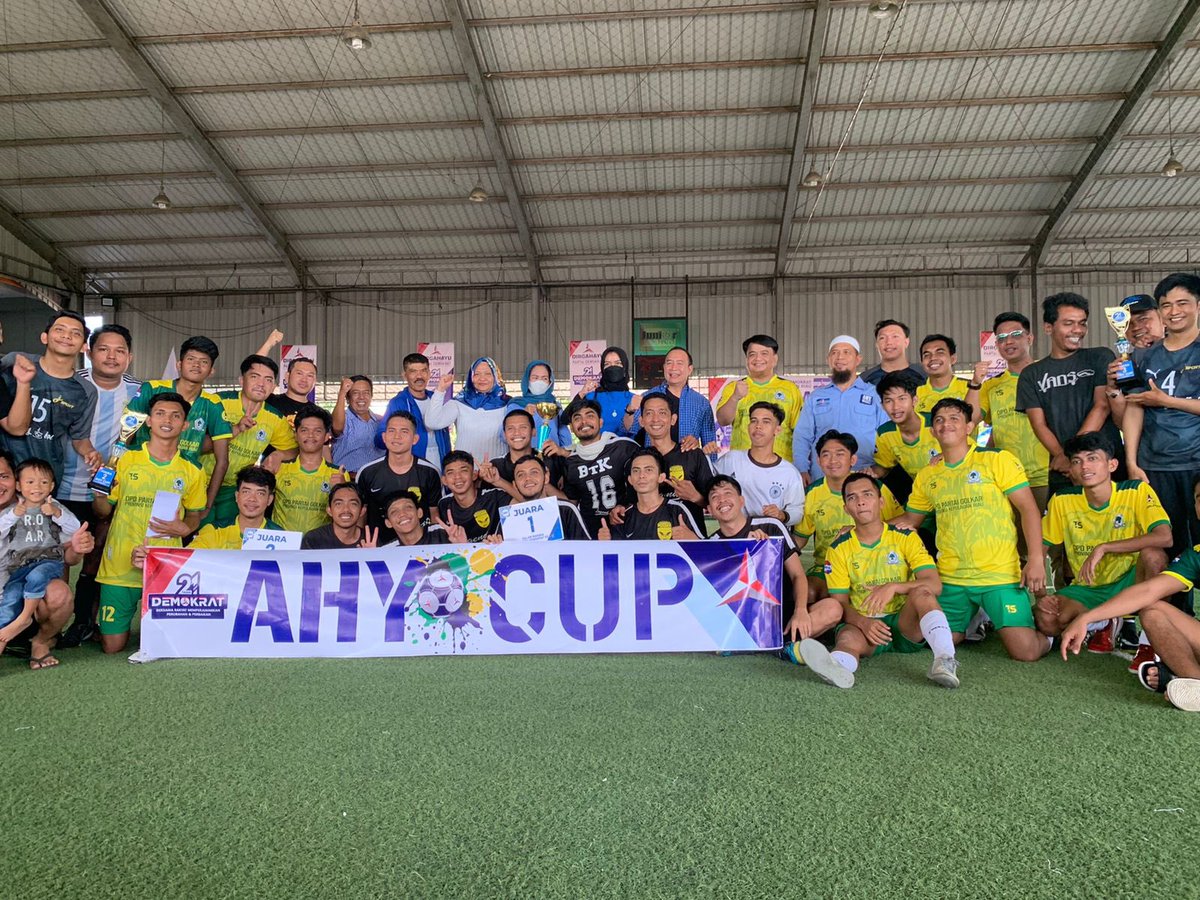 husinmunir27's tweet photo. Turnamen Futsal #AHY Cup memperingati HUT 21 @PDemokrat di Tanjung Pinang yang diikuti oleh sahabat dan temen2 Pers https://t.co/iad0jESH8H #TerimakasihPakSBY AHY Pemimpin Berprestasi
#husinmunir
#FBJP