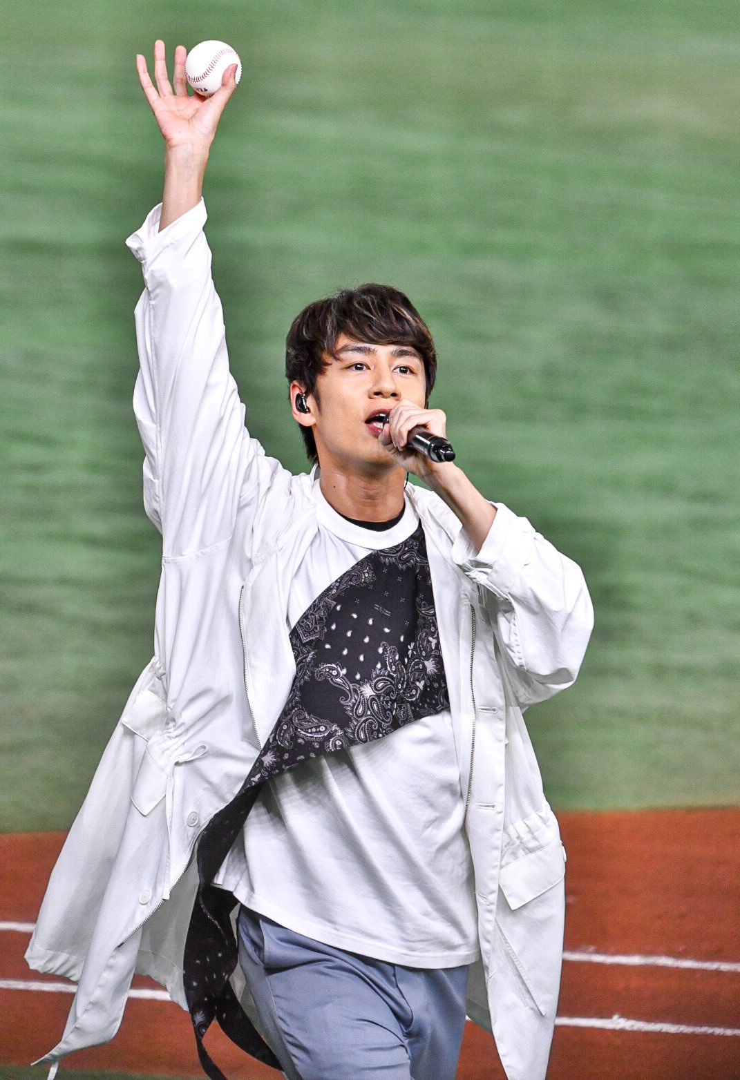 FcR_qMYaMAA_9O5?format=jpg&name=large