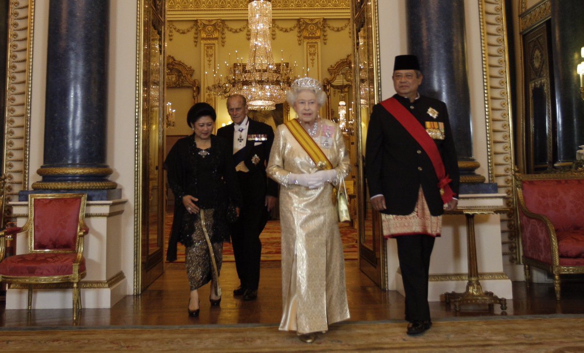SBYudhoyono's tweet photo. 1. Sebagai mantan Presiden Republik Indonesia, saya mengucapkan belasungkawa atas wafatnya Queen Elizabeth II pada tanggal 8 September 2022. Semoga beliau tenang dan damai di taman keabadian. *SBY* https://t.co/x4sG762coD