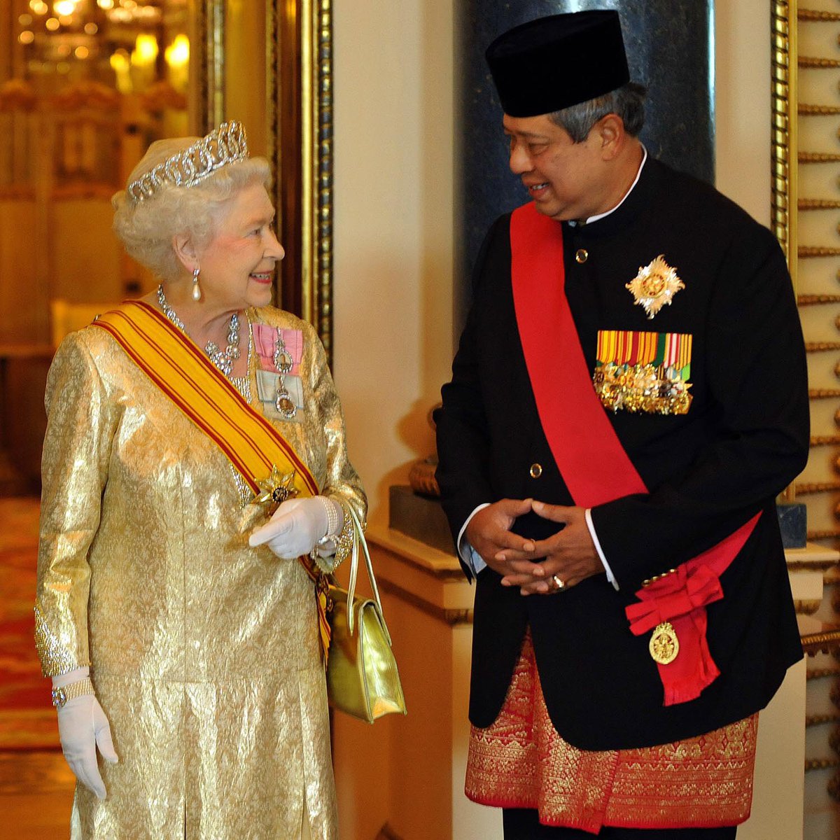 SBYudhoyono's tweet photo. 1. Sebagai mantan Presiden Republik Indonesia, saya mengucapkan belasungkawa atas wafatnya Queen Elizabeth II pada tanggal 8 September 2022. Semoga beliau tenang dan damai di taman keabadian. *SBY* https://t.co/x4sG762coD