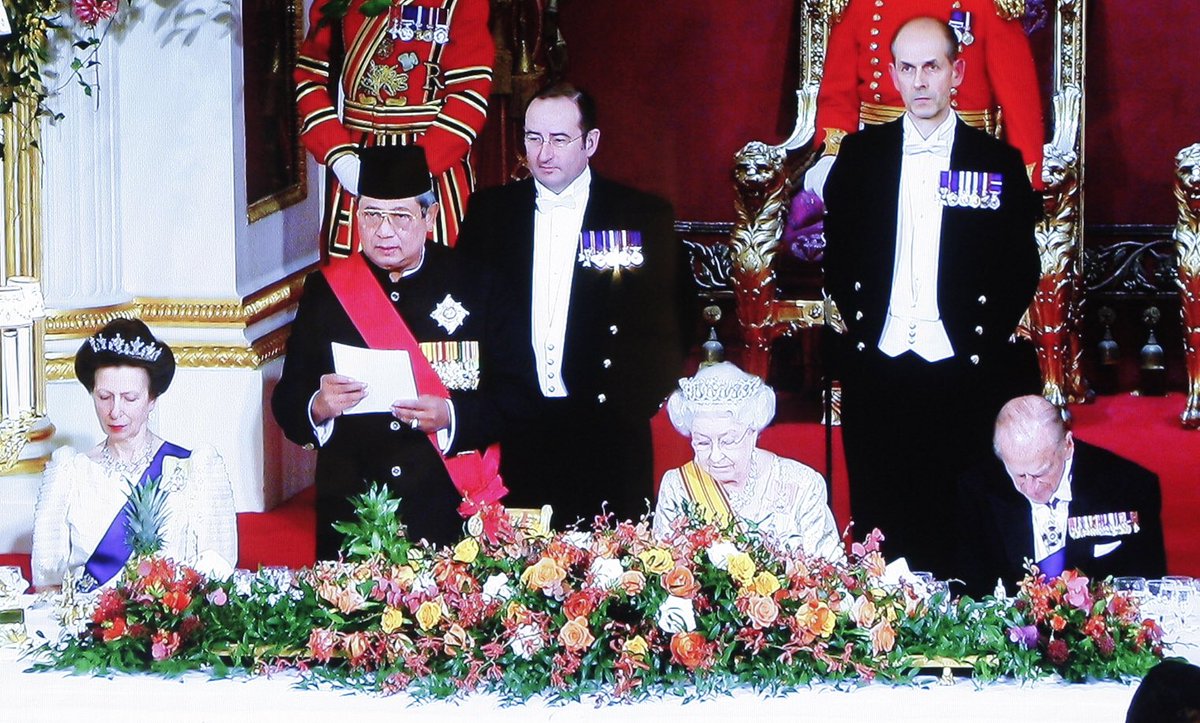SBYudhoyono's tweet photo. 1. Sebagai mantan Presiden Republik Indonesia, saya mengucapkan belasungkawa atas wafatnya Queen Elizabeth II pada tanggal 8 September 2022. Semoga beliau tenang dan damai di taman keabadian. *SBY* https://t.co/x4sG762coD