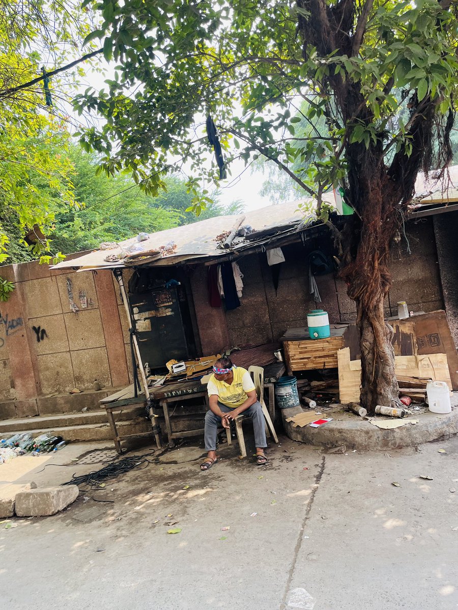 aryansofficial_'s tweet photo. @DCkpzon @DelhiPolice @ArvindKejriwal @PMOIndia @LtGovDelhi @MCD_Delhi @bjpkpzila @DCP_NorthWest 
I filed a complaint on Mcd-311 App regarding a garabage shop owner Who is using public/govt. road as his private property and But no action has been taken(current pics attached) https://t.co/6eNwwwYsUn