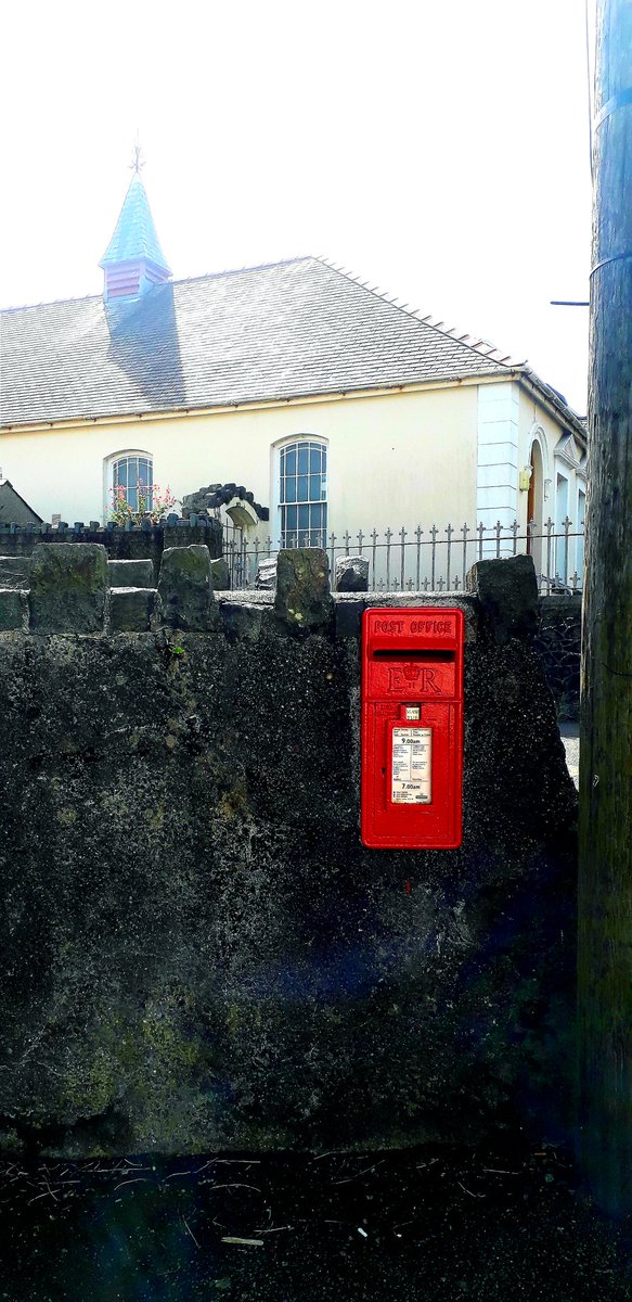 LZellas's tweet photo. Outside Capel Y Drindod,Pwllheli. 
Former minister Puleston Jones invented the Welsh version of Braille.
This lucky postbox had a fresh coat of paint a fortnight ago. 
#PostboxSaturday 
@PostboxSaturday 
@StreetRelic https://t.co/kTE4S3VYzL