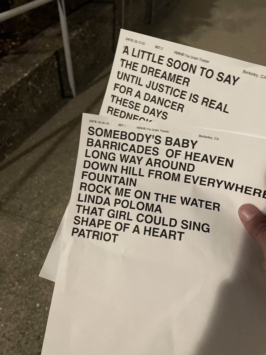 J_Seiler's tweet photo. @ElvisCostello Oh, well. There will always be other people who appreciate their fans. 🤷 https://t.co/R0dRg8xEdO