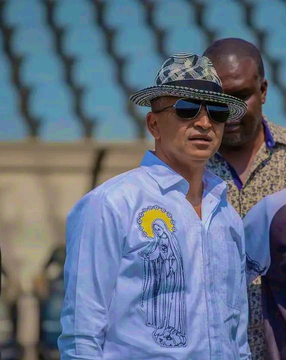 JosephKitenge18's tweet photo. Moïse Katumbi champwe est un président de tout Congolais conscient , qui aime le changement, le développement, la stabilité et la paix dans l'étendue de la république démocratique du https://t.co/iiczKmUdy0 tu es l'un de nous laisse ton coeur ❤ https://t.co/HjHn91OFeX