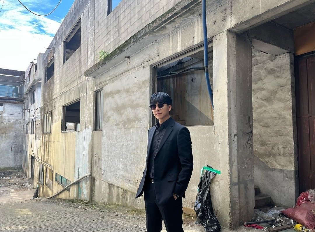 he's so handsome <33