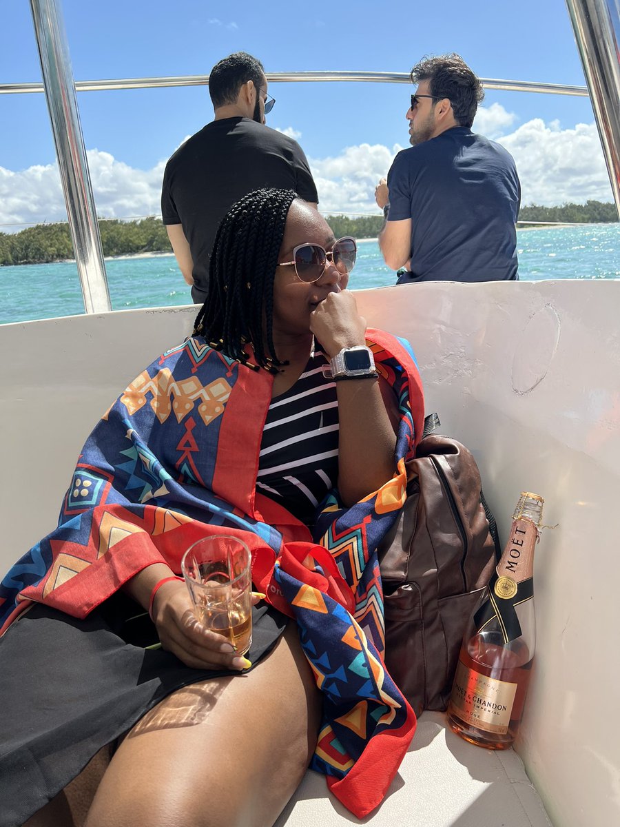 og_papi's tweet photo. #FridayinMauritius with wifey
#4thlevel ❤️ Mauritius https://t.co/tObB3Q8mj3