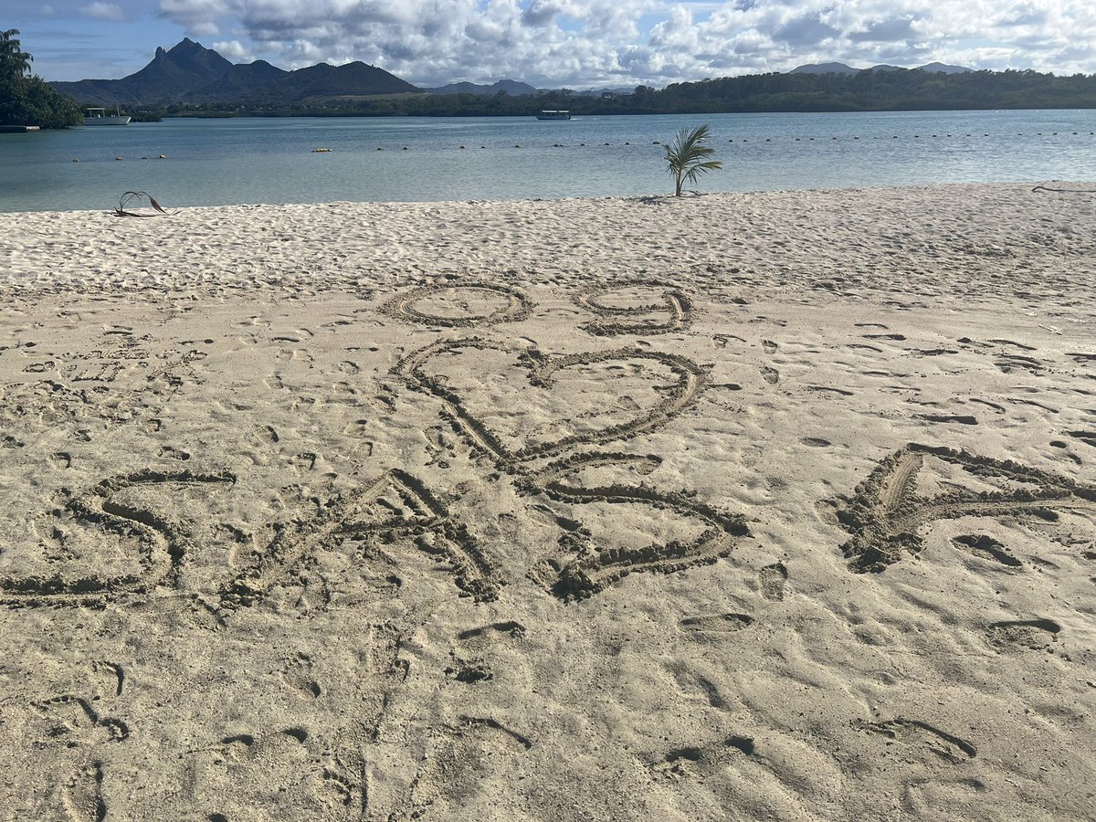 og_papi's tweet photo. #FridayinMauritius with wifey
#4thlevel ❤️ Mauritius https://t.co/tObB3Q8mj3