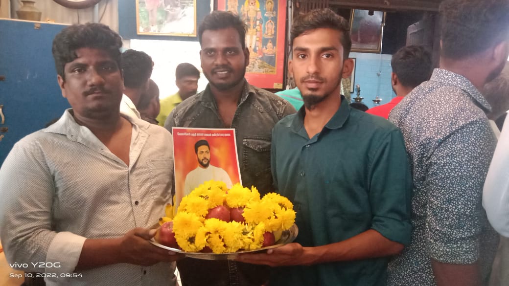SethupathyV3's tweet photo. எங்கள் அன்பு #அண்ணன் @actor_jayamravi அவர்களின் #பிறந்தநாளை முன்னிட்டு #தென்சென்னை மாவட்டம் #வேளச்சேரி பகுதி தலைமை சார்பாக ஸ்ரீமத் பாம்பன் குமரகுருதாசர் கோவிலில் சிறப்பு பூஜை மற்றும் #அன்னதானம் வழங்கும் விழா சிறப்பாக நடைபெற்றது. https://t.co/wHCh2hxDDq