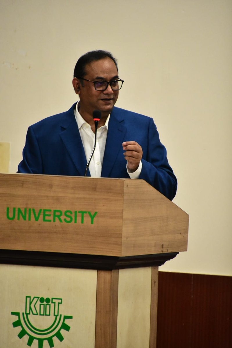 KIITUniversity's tweet photo. #LexUpdate 

Mr Durga Prasad Nanda, Senior Advocate of Odisha High Court gave insights on “Advocacy: The Art of it” under the Special Advocate’s Lecture Series organised by KIIT School of Law. Succinct, powerful and inspirational- is how we summarise his talk. Snapshots 👇

#kiit https://t.co/RAa2qLPe4B