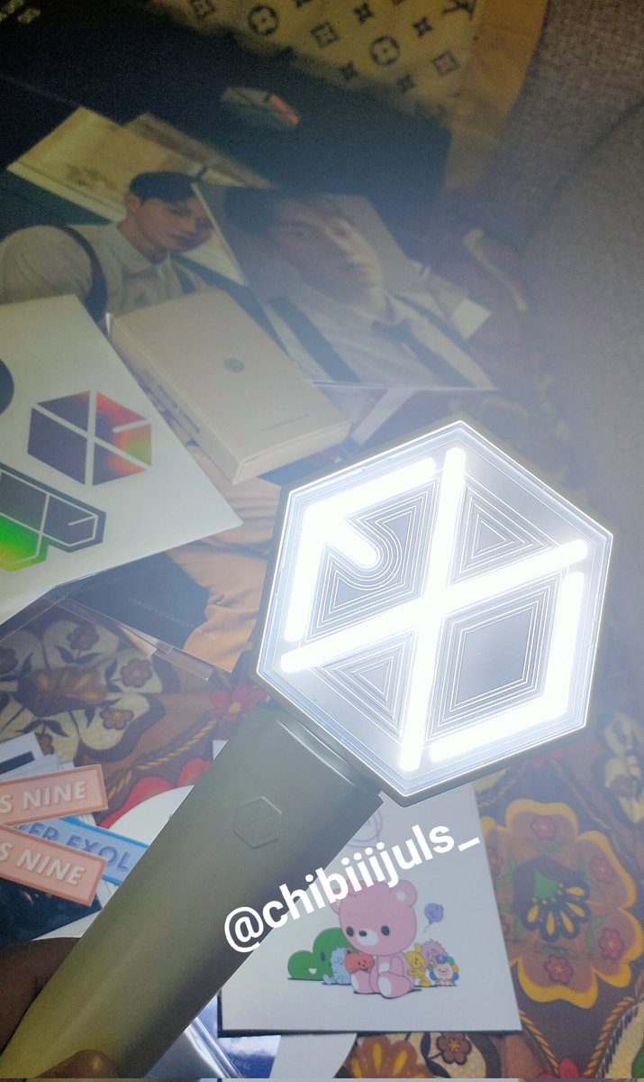 julstrulyy's tweet photo. 안녕~~~ Is there anyone interested with ERIBONG v3? I might sell my ERIBONG since I already have 2. Never been used to any concert. Complete with box and stickers. Details will be posted soon!✨ https://t.co/0bolcYIIj8
