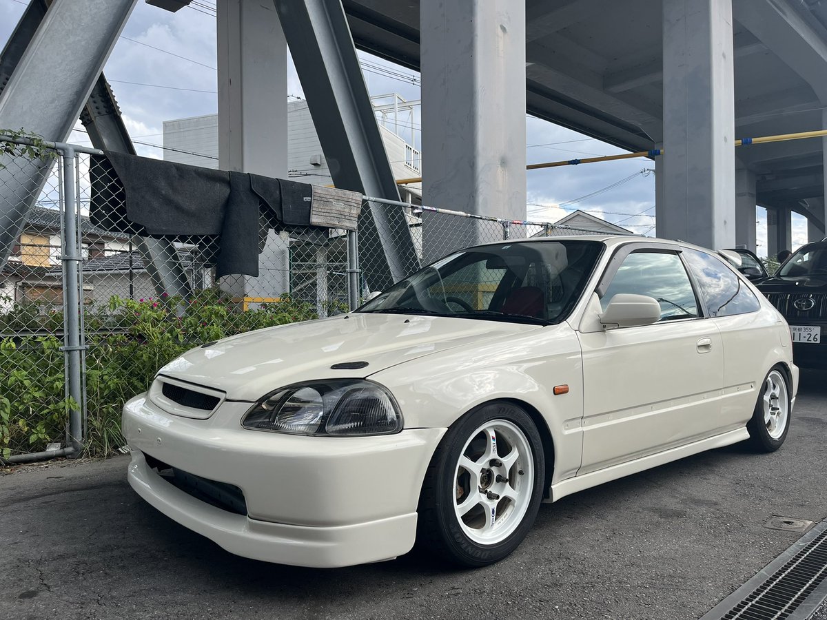 WP_TK10's tweet photo. EK9 前期　B16B エンジンOH済
186.000km

クラックス車高調・タイプC 15インチ
LSD 貫通ロールバー　タワーバー
オーバーサイズピストン
無限ツインループマフラー
エキマニ　即サーキット仕様！

検査2年付　整備渡し
¥2.100.000-

陸送は別途かかります！
早い者勝ち！Twitter価格！
是非DM下さい！ https://t.co/VjzTPu5ElB