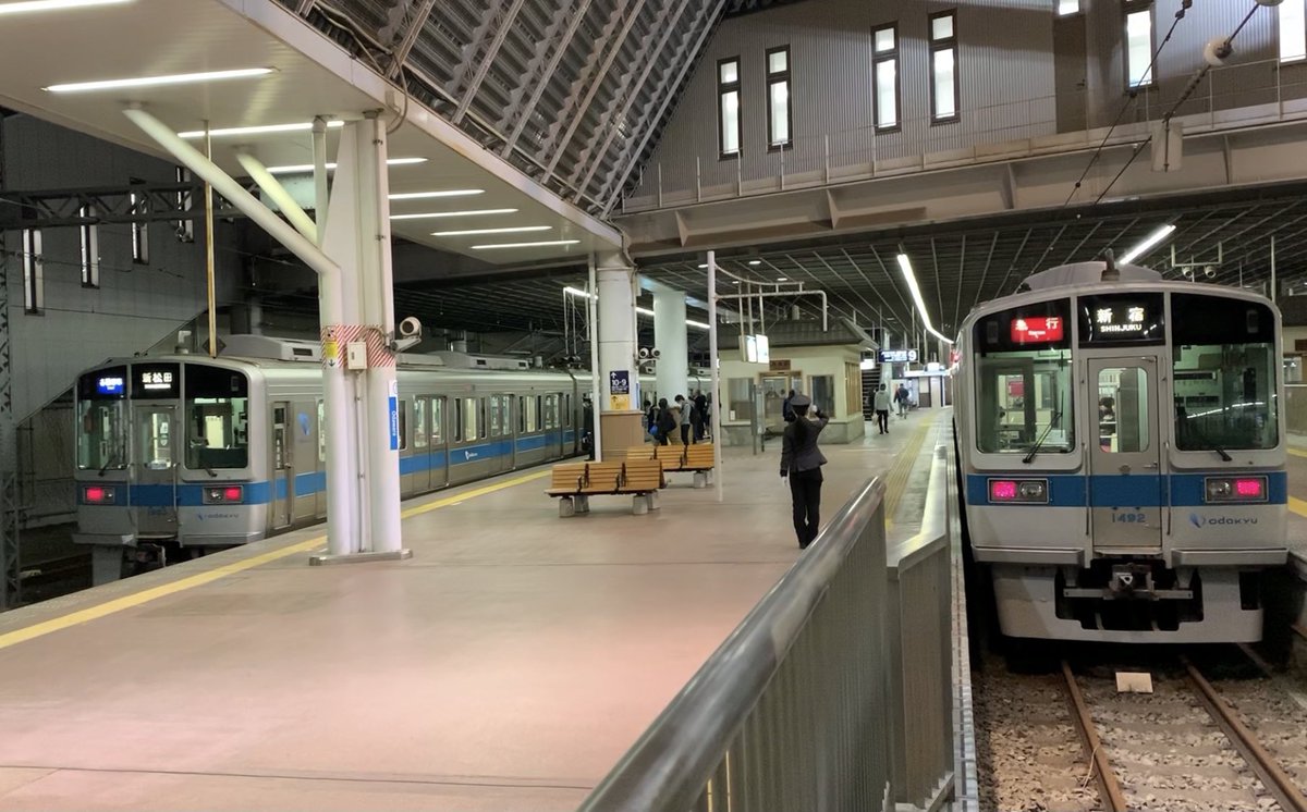 G9iygnS's tweet photo. 【小田原構内で並ぶ
ワイドドアと10両固定未更新】
2020年2月3日撮影
もう少し広く撮り建物を入れるべきでした😓運良く人が通らず撮れました😊
#1000形未更新
#1000形未更新ワイドドア
#未更新並び
#1092F
#1753F https://t.co/JjwwaYDWQT