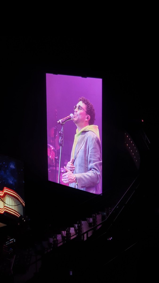 Arantxa_DiazA's tweet photo. Hubo tres propuestas de matrimonio en su concierto de hoy, se cantó un repertorio que jamás repetirá y demostró su talento y carisma ante un público que lo ovacionó y correspondió a su trabajo y a ese show, que como él mismo dijo "fue del putas" @andrescepeda https://t.co/yy3aAIyS2R