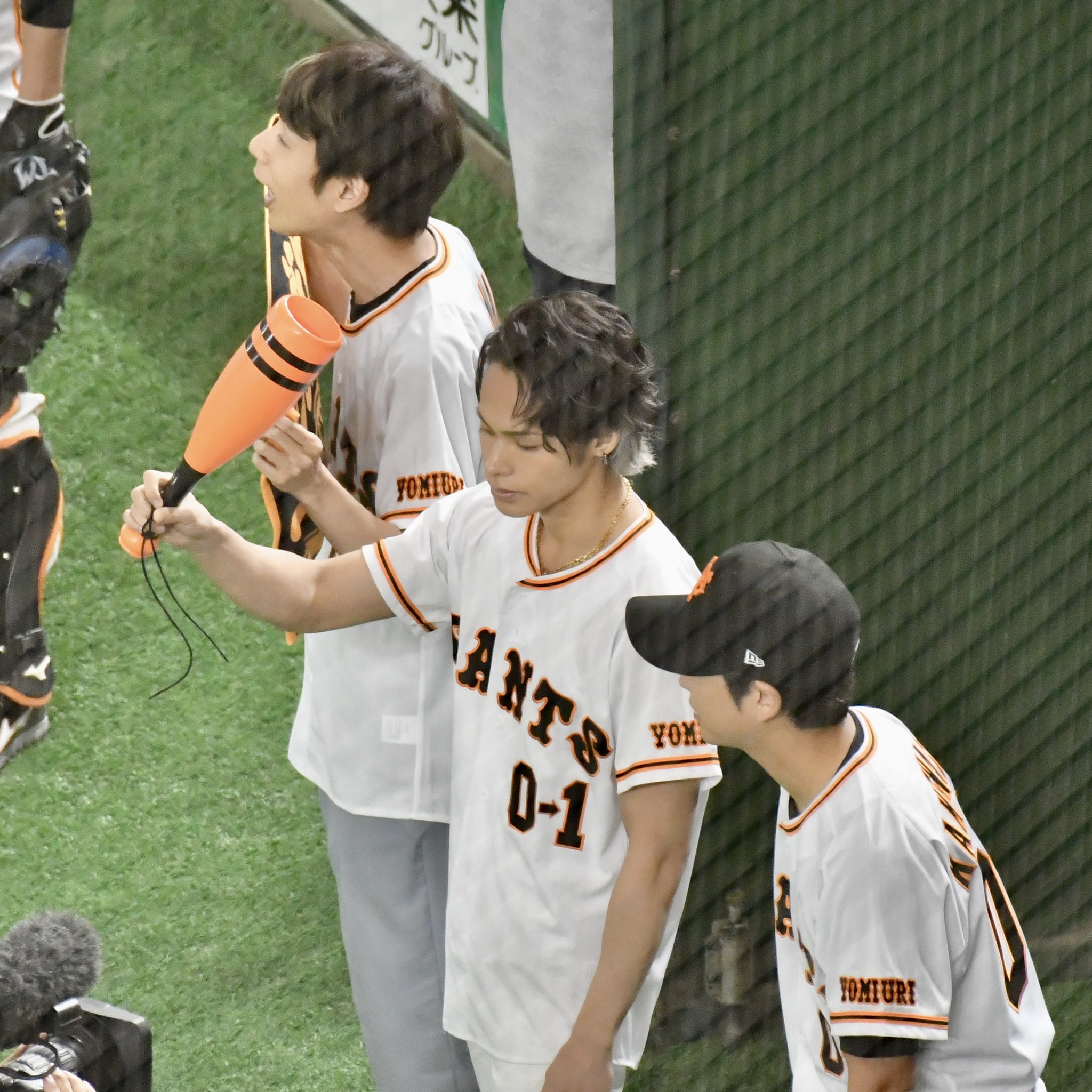 FcRiJj1agAAlE4I?format=jpg&name=large