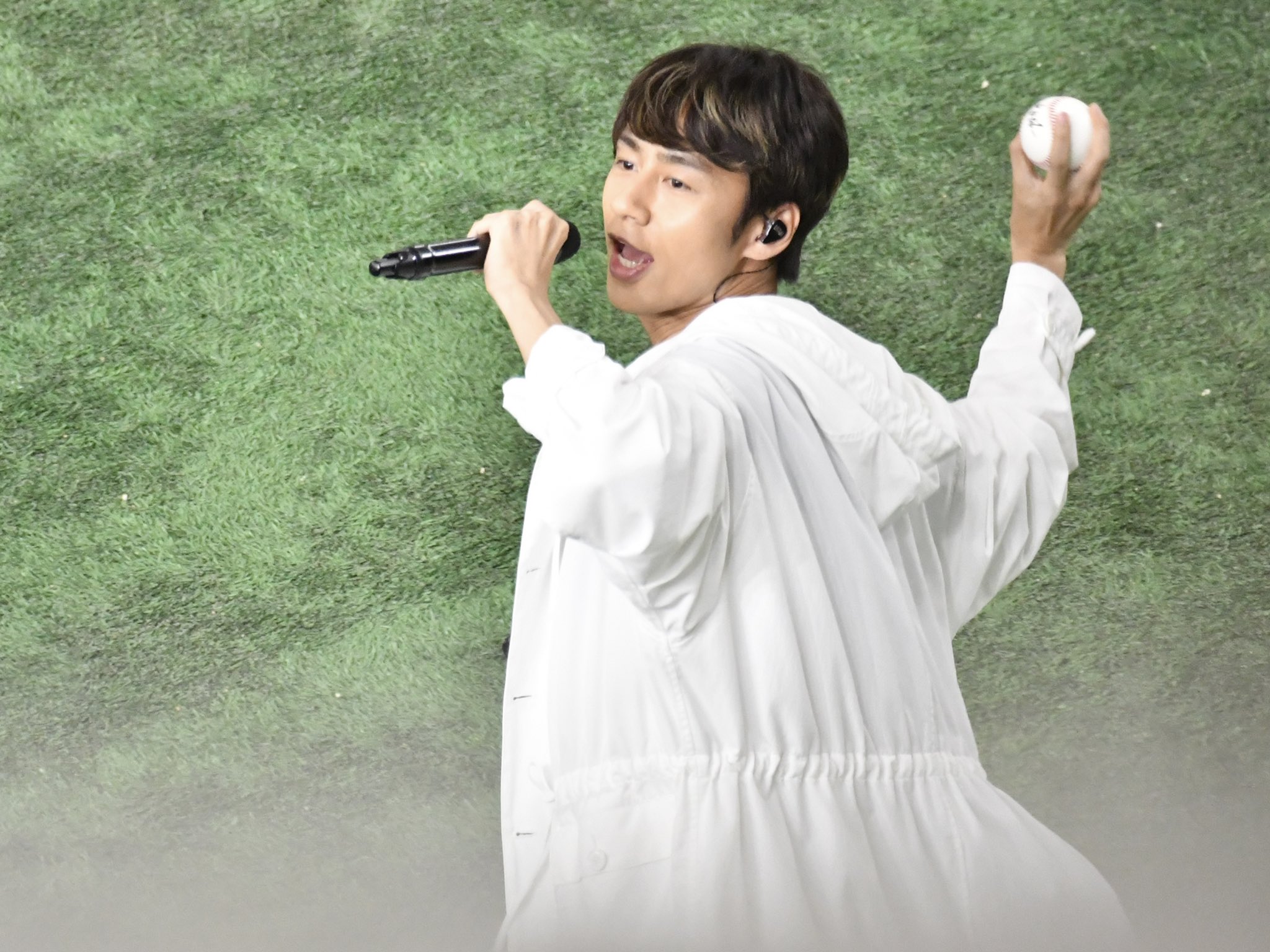 FcRj8aJakAAni4f?format=jpg&name=large