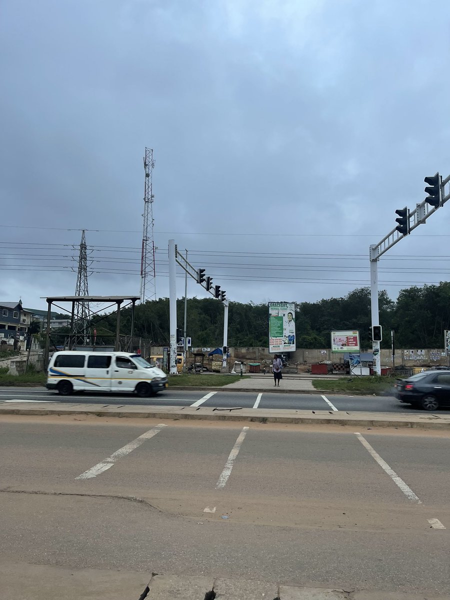 iamrjay12's tweet photo. Traffic lights at awoshie junction not working about 10days now .
At least 3 accidents have been recorded @kodwoboateng @TDzineku https://t.co/zbLPq1YOmE