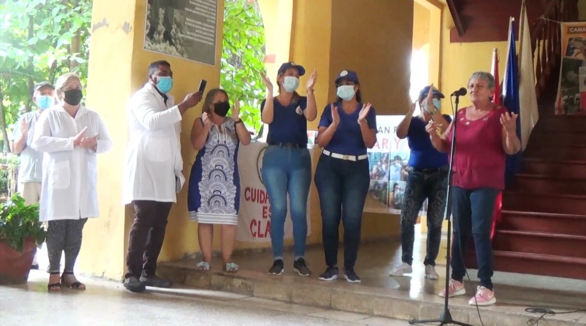 El grupo PROSALUD Camagüey recorre varias instituciones y no solo lleva el mensaje a la población para lograr una mejor calidad de vida , sino que contagia con su alegría, respeto y profesionalidad...#Camaguey