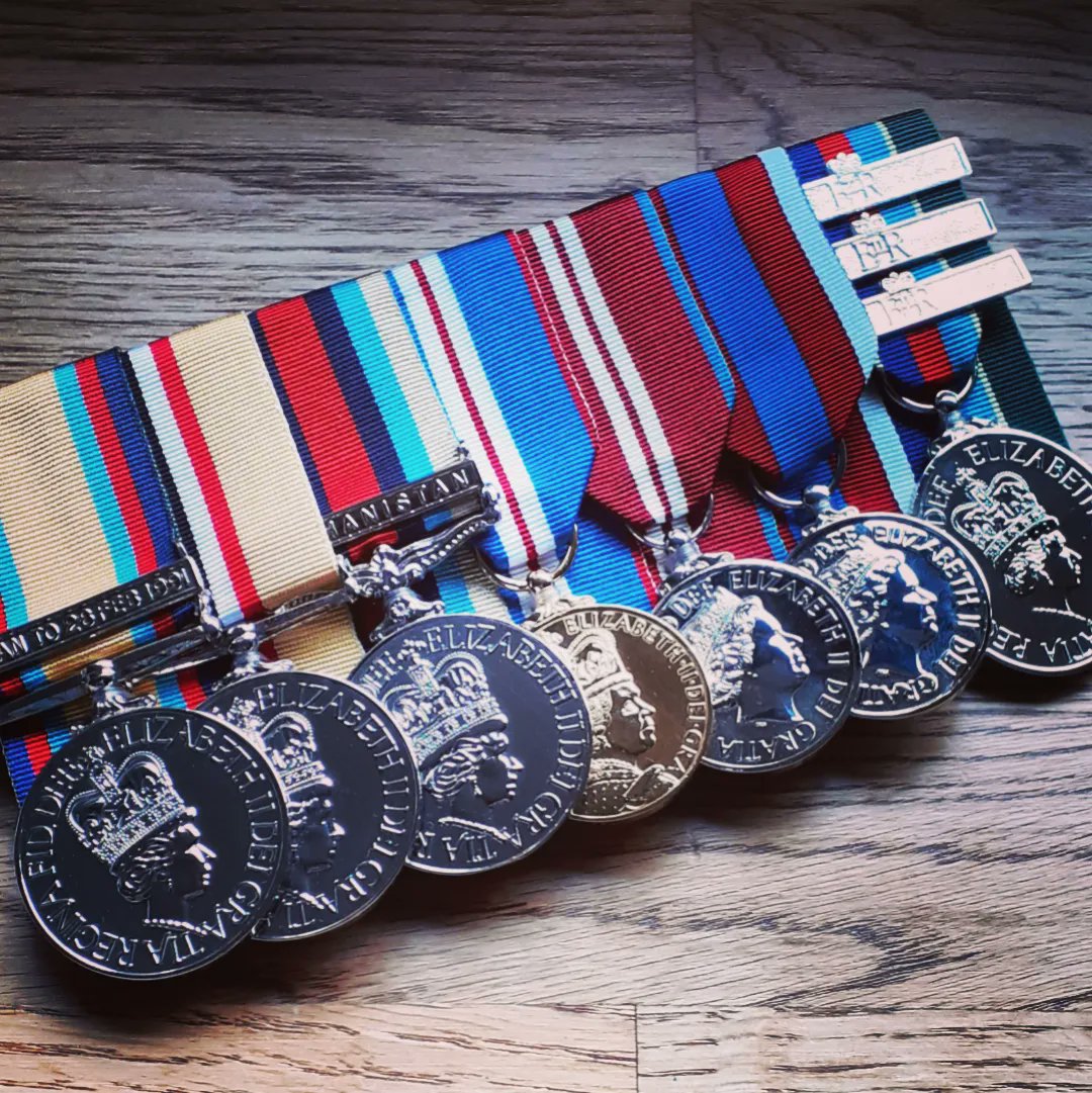 Ubiquemm's tweet photo. A fine replica medal group completed for a reserve forces member #ubique_medal_mounting #courtmountedmedals #opgranby #optelic #opherrick #queensgoldenjubilee #queensdiamondjubilee #queensplatinumjubilee #reserveforces #longservice #britishforces #armedforces #createdwithcare https://t.co/QC1liHyYQU