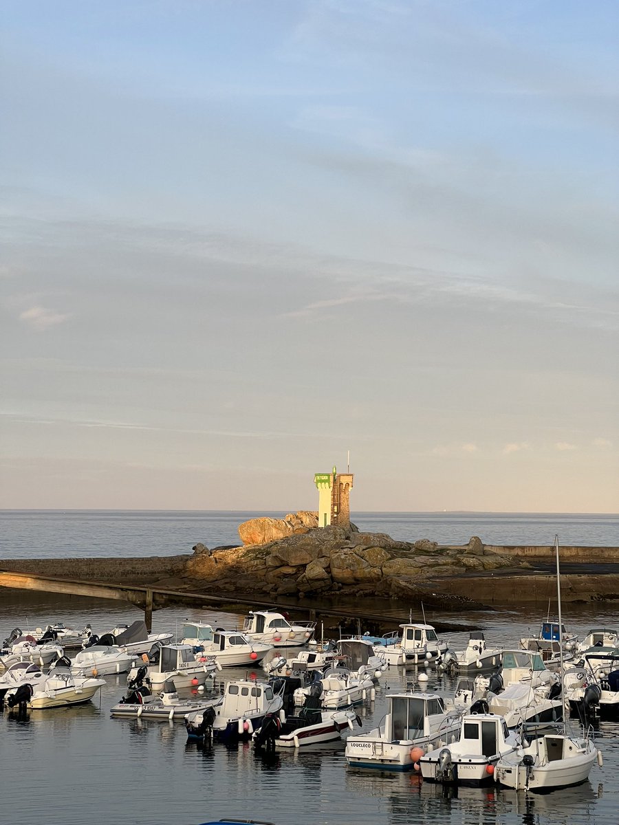 beuzec's tweet photo. Bon week-end les breizhous et les autres #RestezZen 😎 https://t.co/TuUGTMGF2f