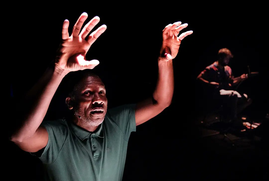 christineotten's tweet image. Om 10.15 uur ben ik te gast bij @Nieuwsweekend op @NPORadio1 om te praten over de voorstelling Een van ons, en mijn gelijknamige boek. Over gevangen zitten en schrijven als uitweg. Dit weekend try out en première in het @bijlmerparkth #eenvanons  #blocknotes  @De_Geus