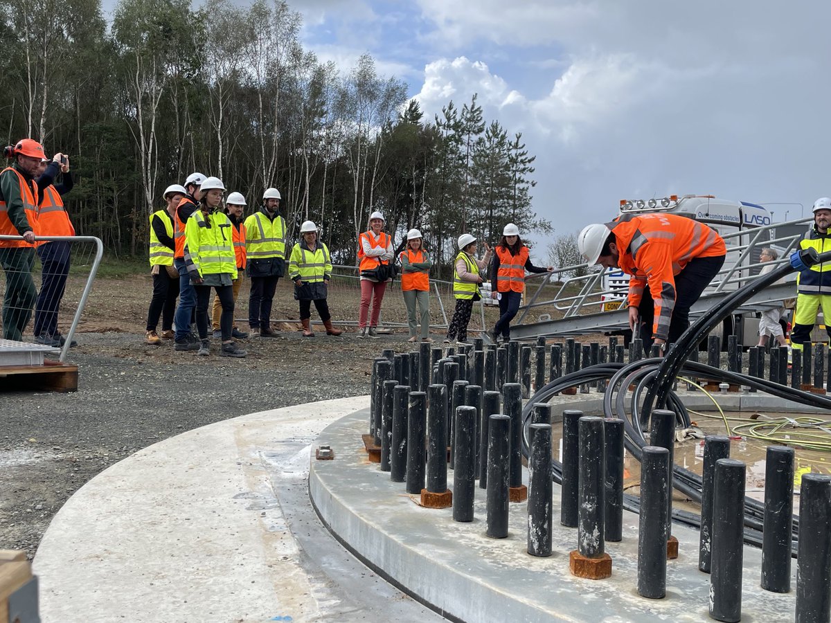 Sy_robert's tweet photo. Visite du chantier du parc éolien de Monterfil / de nombreux échanges entre élus, porteurs de projet, habitants = réussite 👏👏👏à tous #eolien ⁦@ABOWindFrance⁩ #transitionénergétique https://t.co/8ytz57UDlj