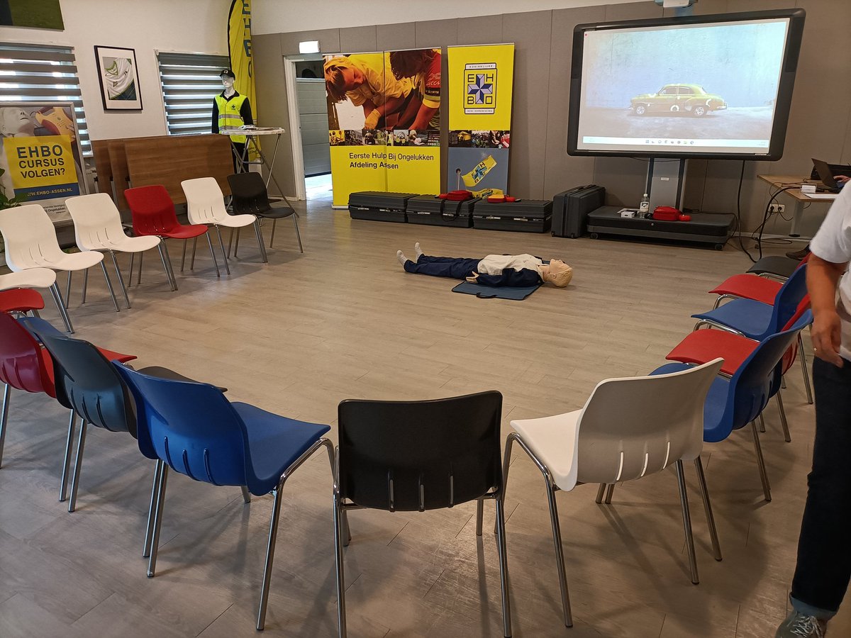 Terwijl sommigen nog bijkomen van de #midnightwalk, zijn anderen al weer bezig met een #vervolgles #EHBO, of staan al weer paraat bij #fietscross #Assen #vrijwilligerswerk.