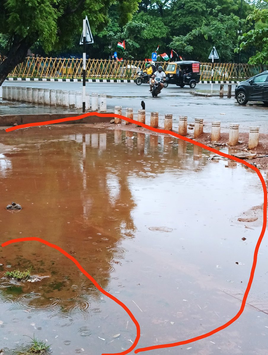 Gunu_Odisha_BJD's tweet photo. @BSCL_BBSR Beautiful Smart Janpath Well Maintained BBSR Smart City Office
#In Front Of Rd Women's College
#WellMaintained👌👍
#Today Morning Picture 
This Sections Created By Daffodils House Owner https://t.co/kNqn4dtmZi