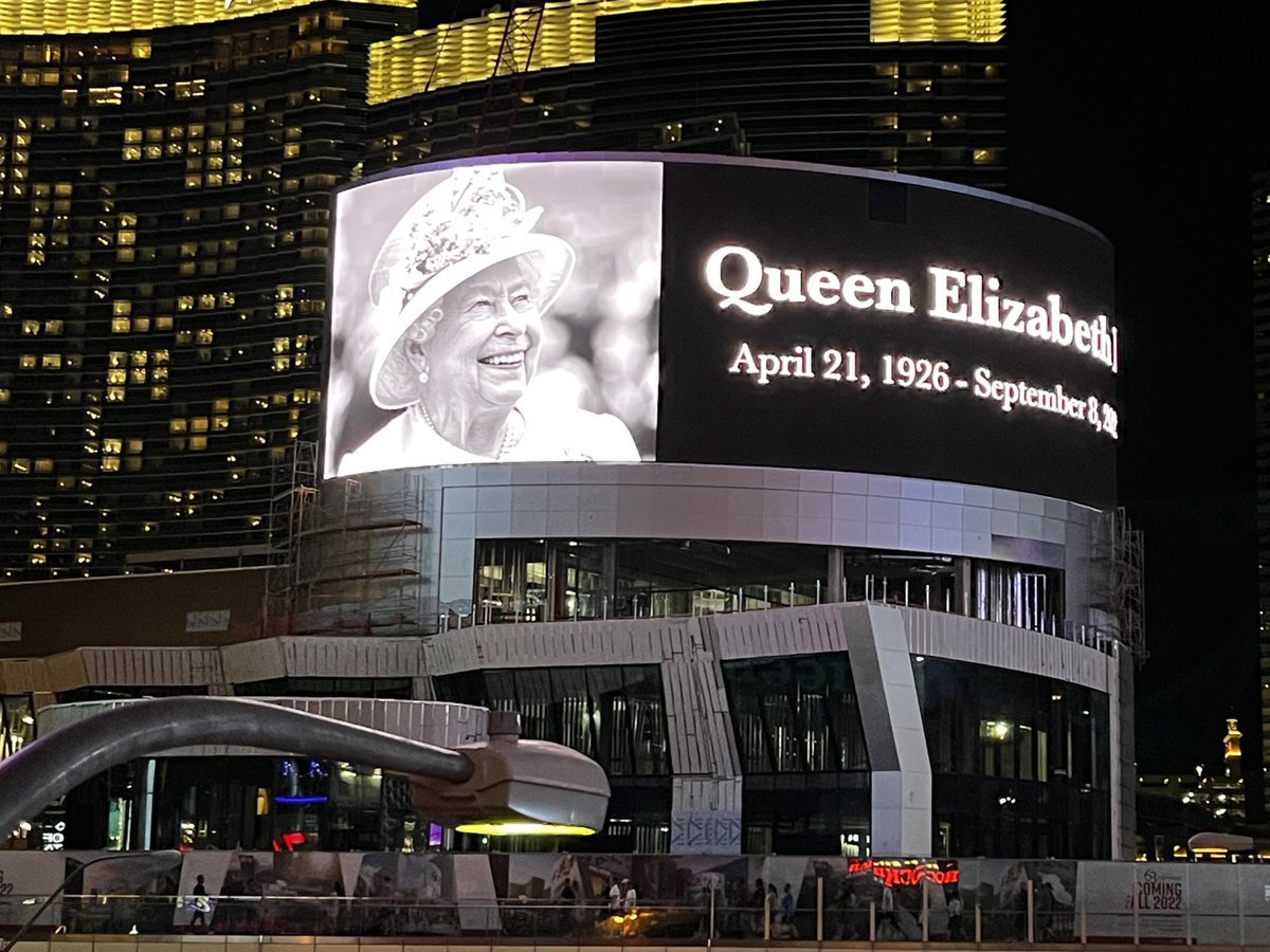 Lovely to see the Queen remembered in the bright lights of Vegas when we touched down on the Strip today. 🖤