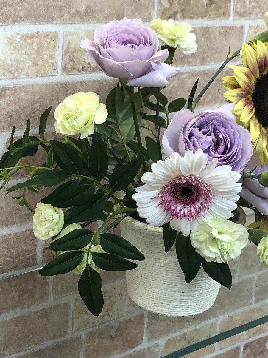 chackyfire's tweet image. 新たな試みで、フラワーアレンジメント初めて見ました✨
お花もすごく奥が深くてとても楽しかったです(^^)
新たな趣味になりそうww
そんなにうまくできてないですが、初めてということでご容赦ください😜