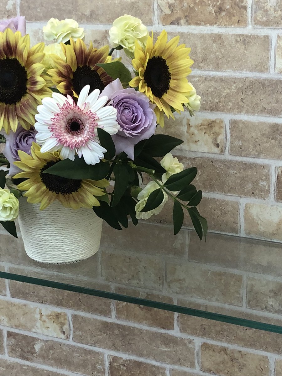 chackyfire's tweet image. 新たな試みで、フラワーアレンジメント初めて見ました✨
お花もすごく奥が深くてとても楽しかったです(^^)
新たな趣味になりそうww
そんなにうまくできてないですが、初めてということでご容赦ください😜