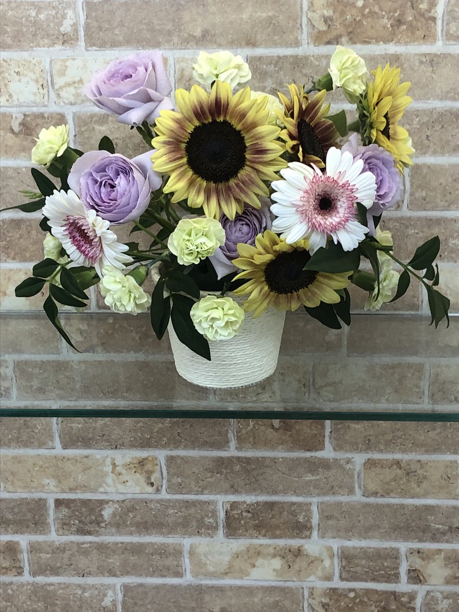 chackyfire's tweet image. 新たな試みで、フラワーアレンジメント初めて見ました✨
お花もすごく奥が深くてとても楽しかったです(^^)
新たな趣味になりそうww
そんなにうまくできてないですが、初めてということでご容赦ください😜