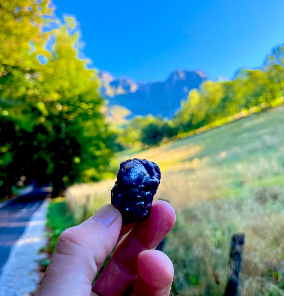 WalletProtector's tweet photo. #nature #crystal #Connection #walletprotector #lepidolit #NatureBeauty #NaturePhotography #merge #stones #Spirituality https://t.co/vJ4RclTNOd