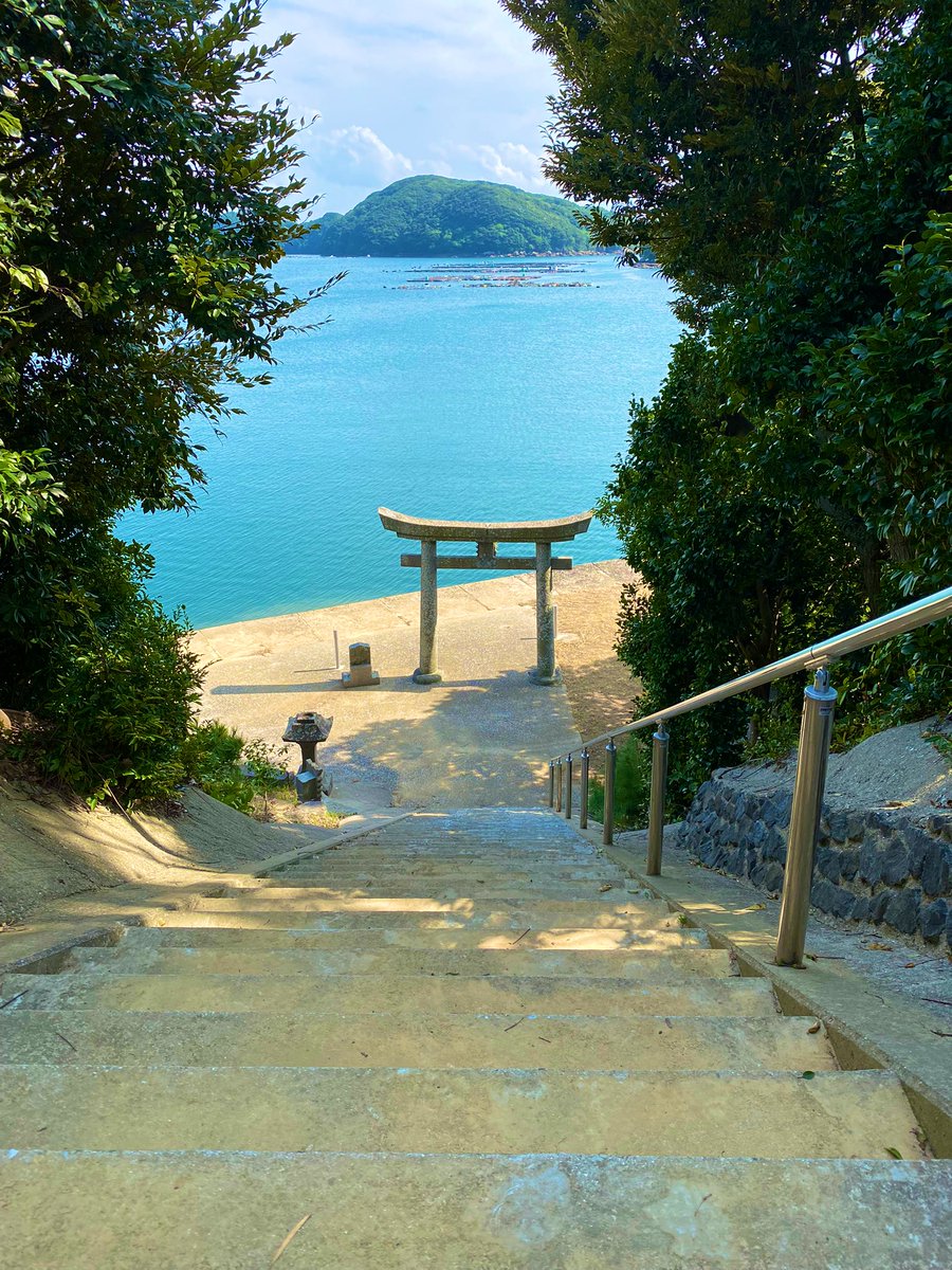 yakimaru_'s tweet photo. 鳥居と海と島

#姫神社
#写真好きな人と繋がりたい https://t.co/EDXThHt4my
